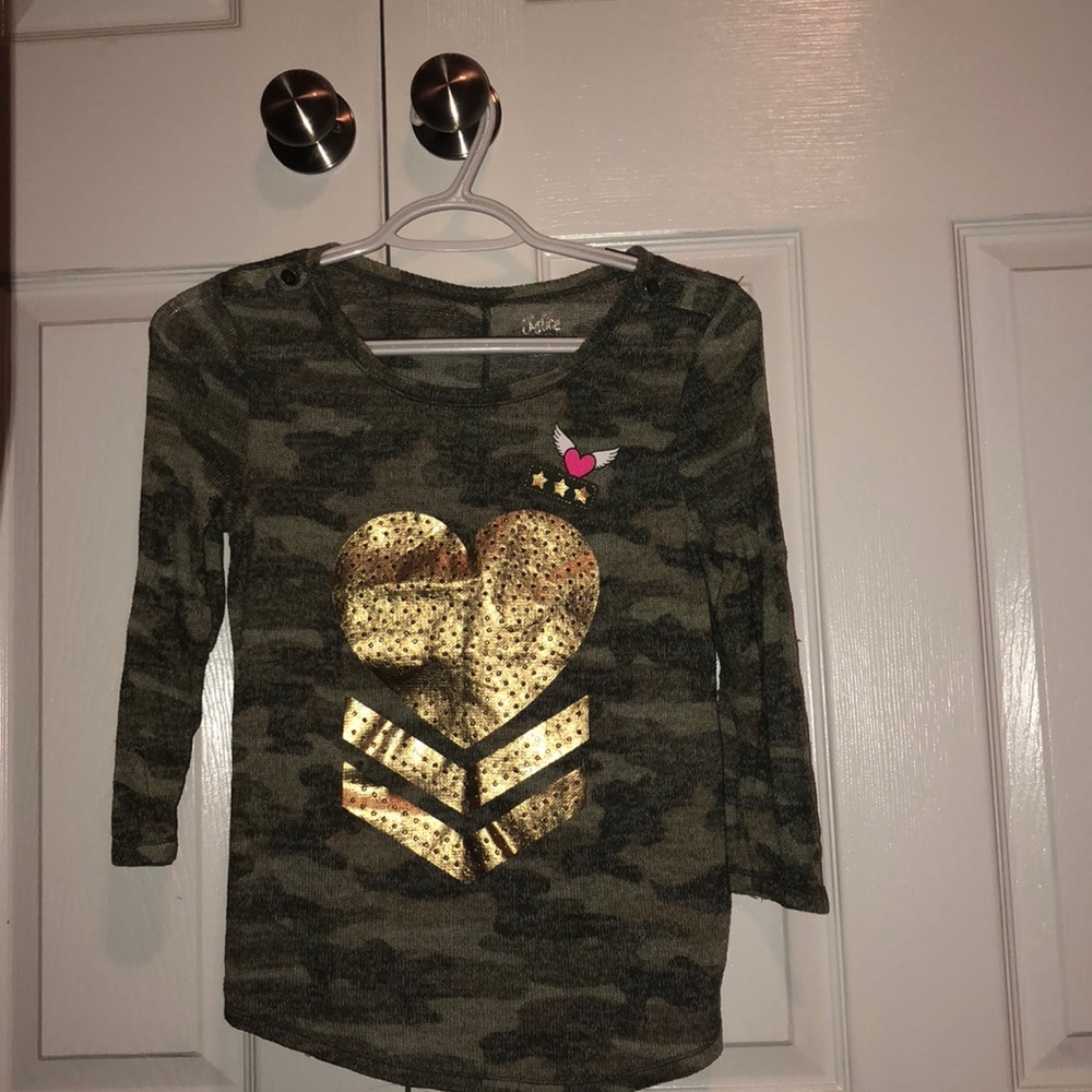 Three quarter sleeve T-shirt